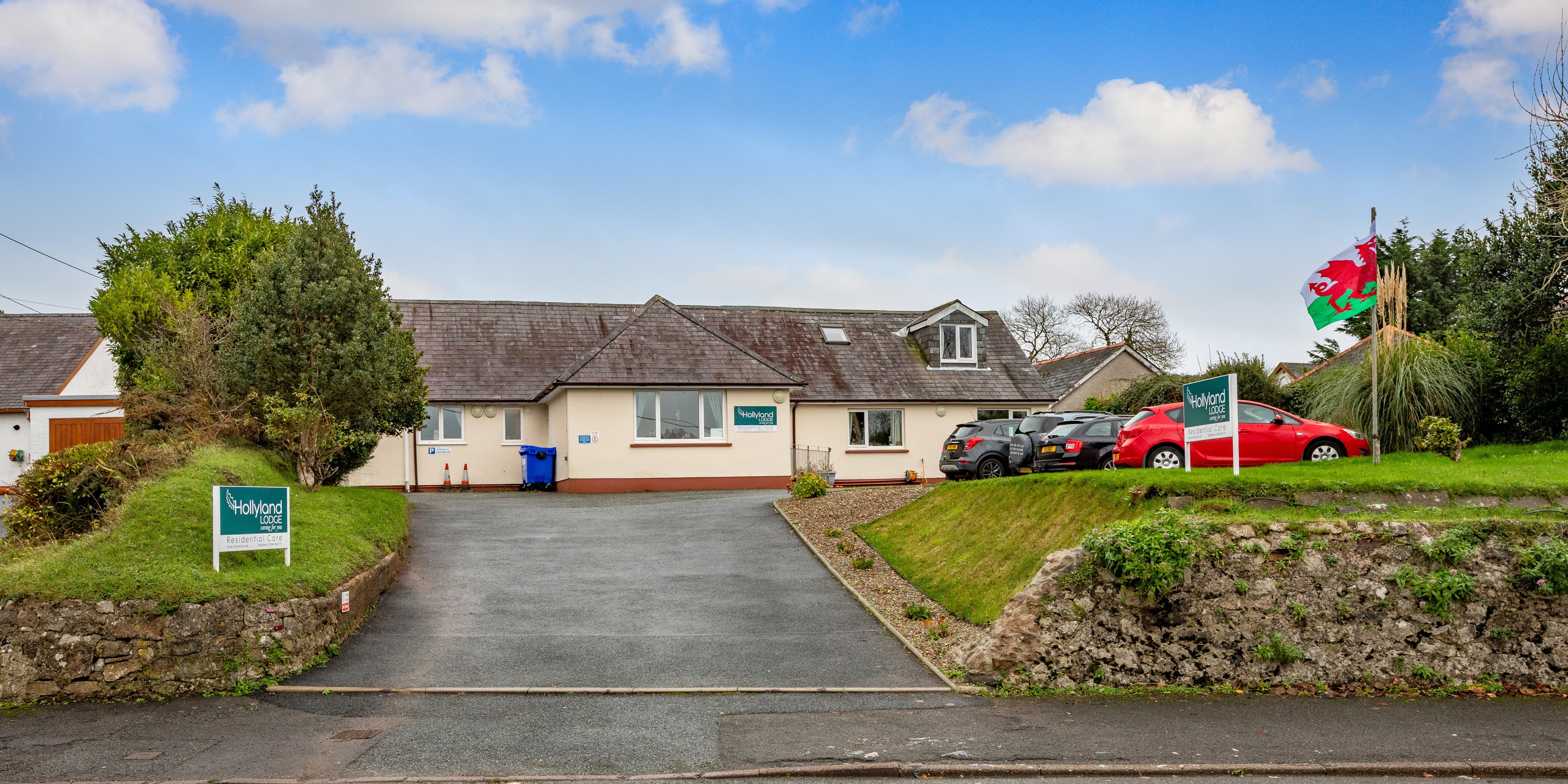 Hollyland Lodge entrance